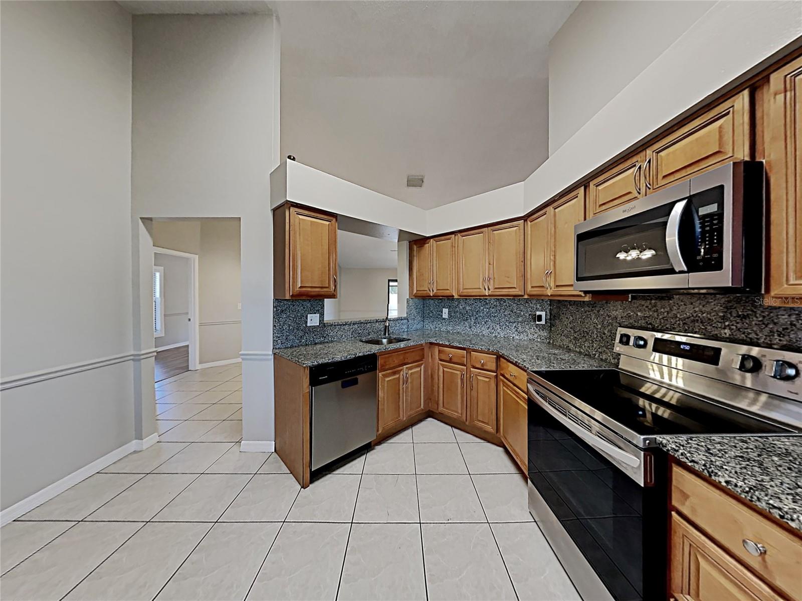 11701 LYNMOOR DR