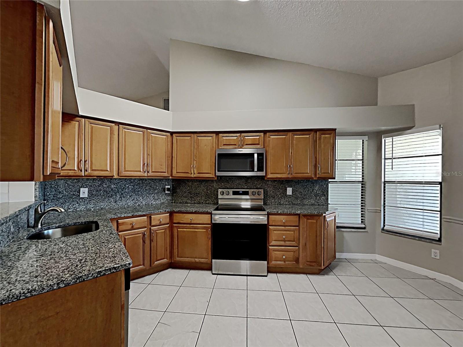 11701 LYNMOOR DR