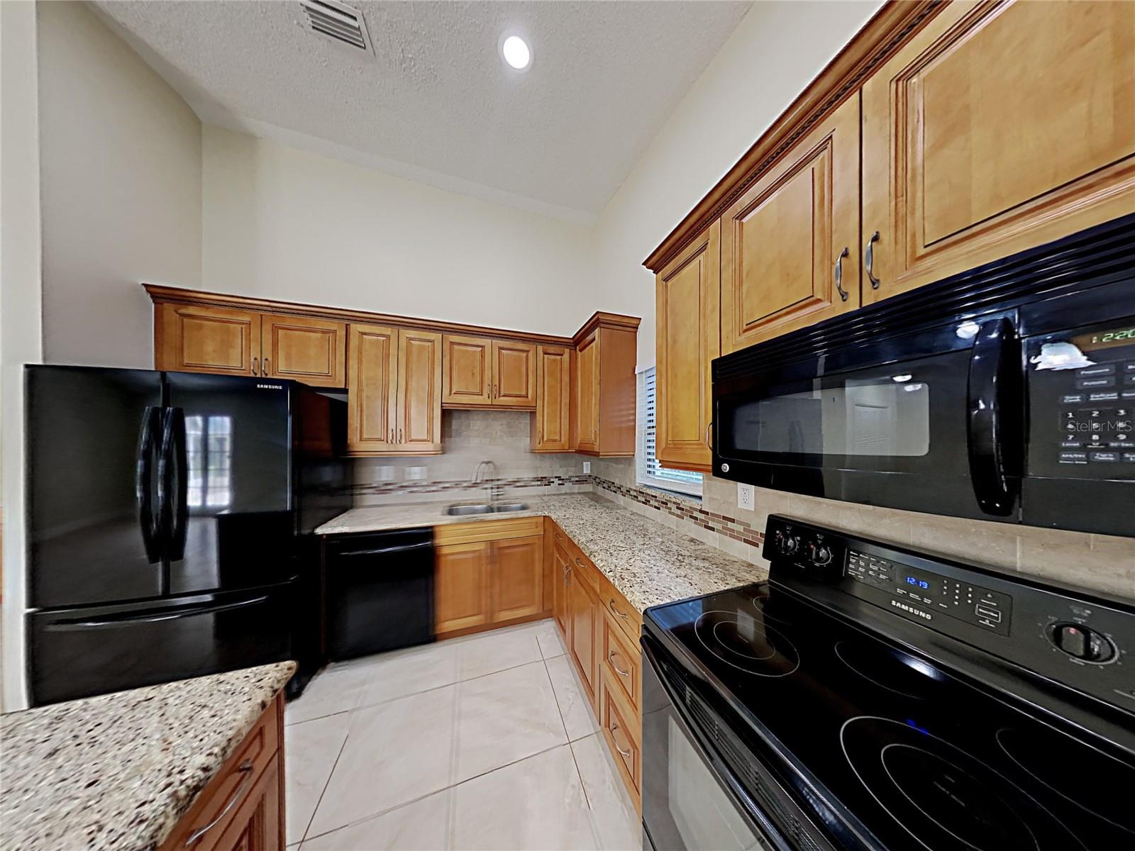1320 NOELL BLVD