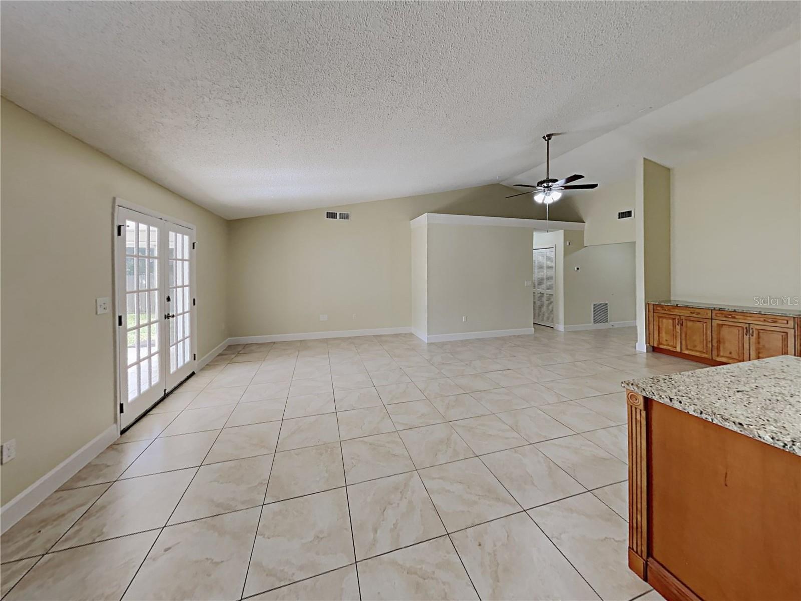 1320 NOELL BLVD