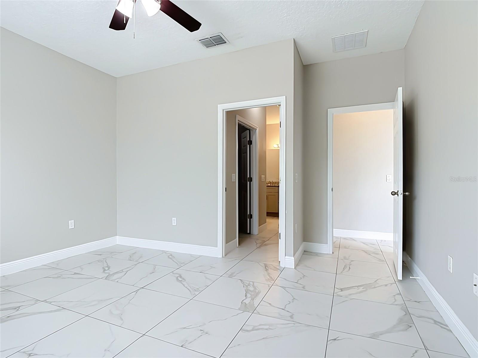 106 OAK CIR