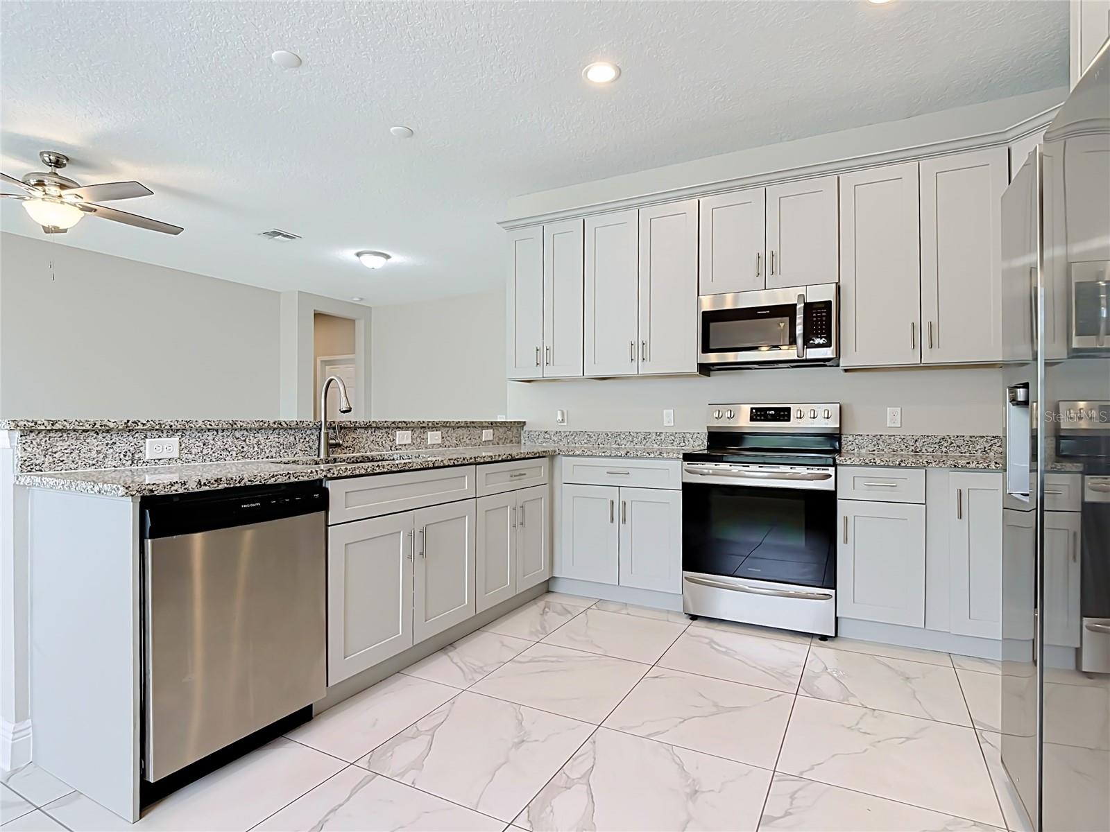 106 OAK CIR