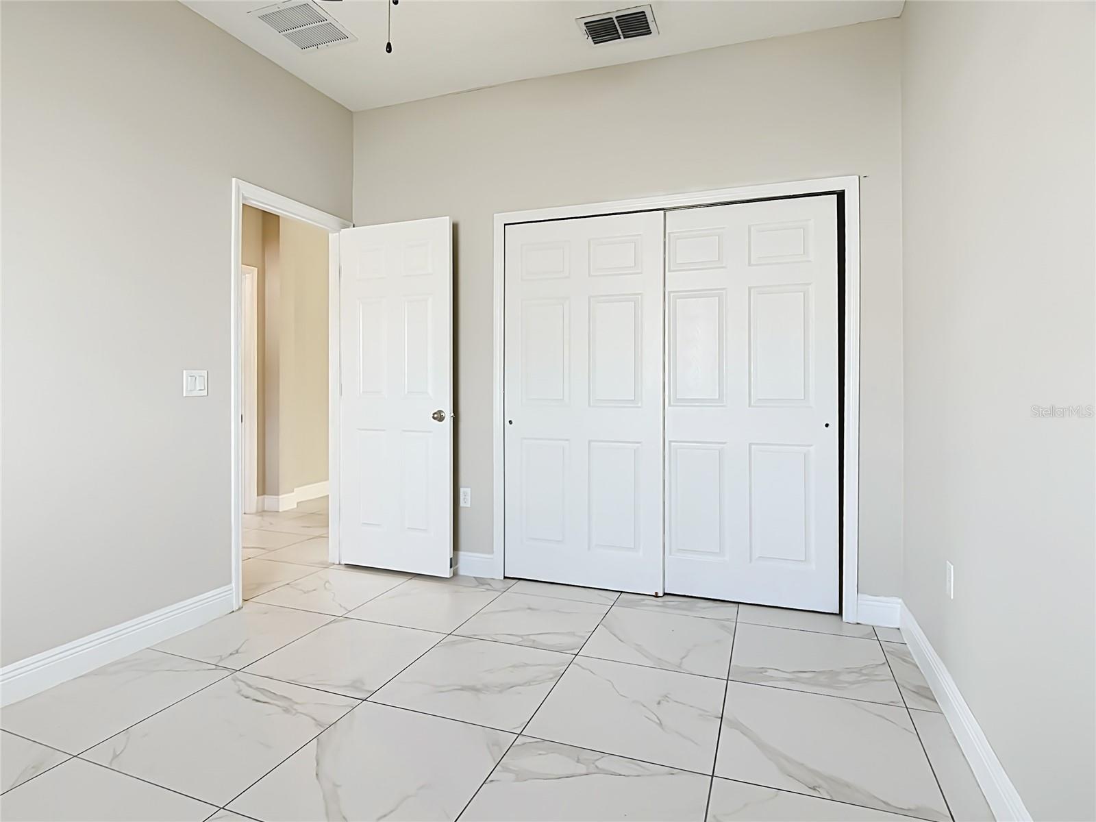 106 OAK CIR