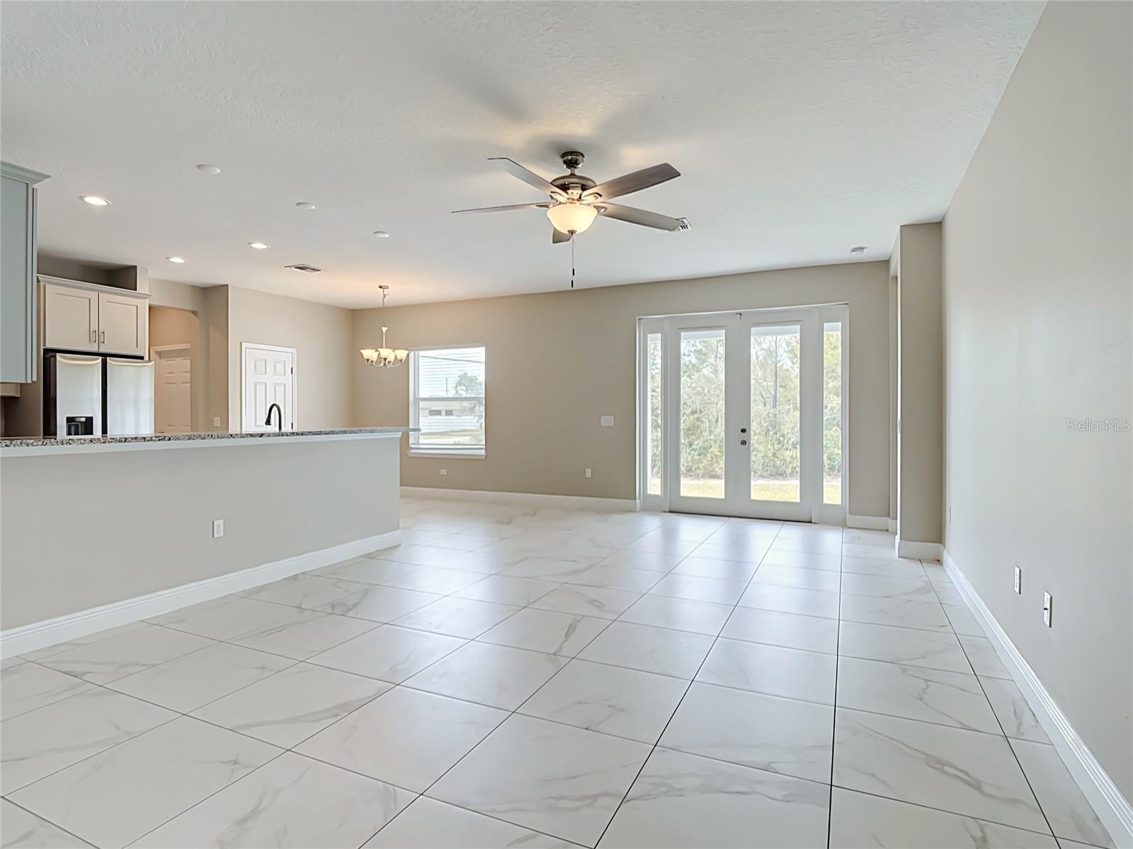 106 OAK CIR