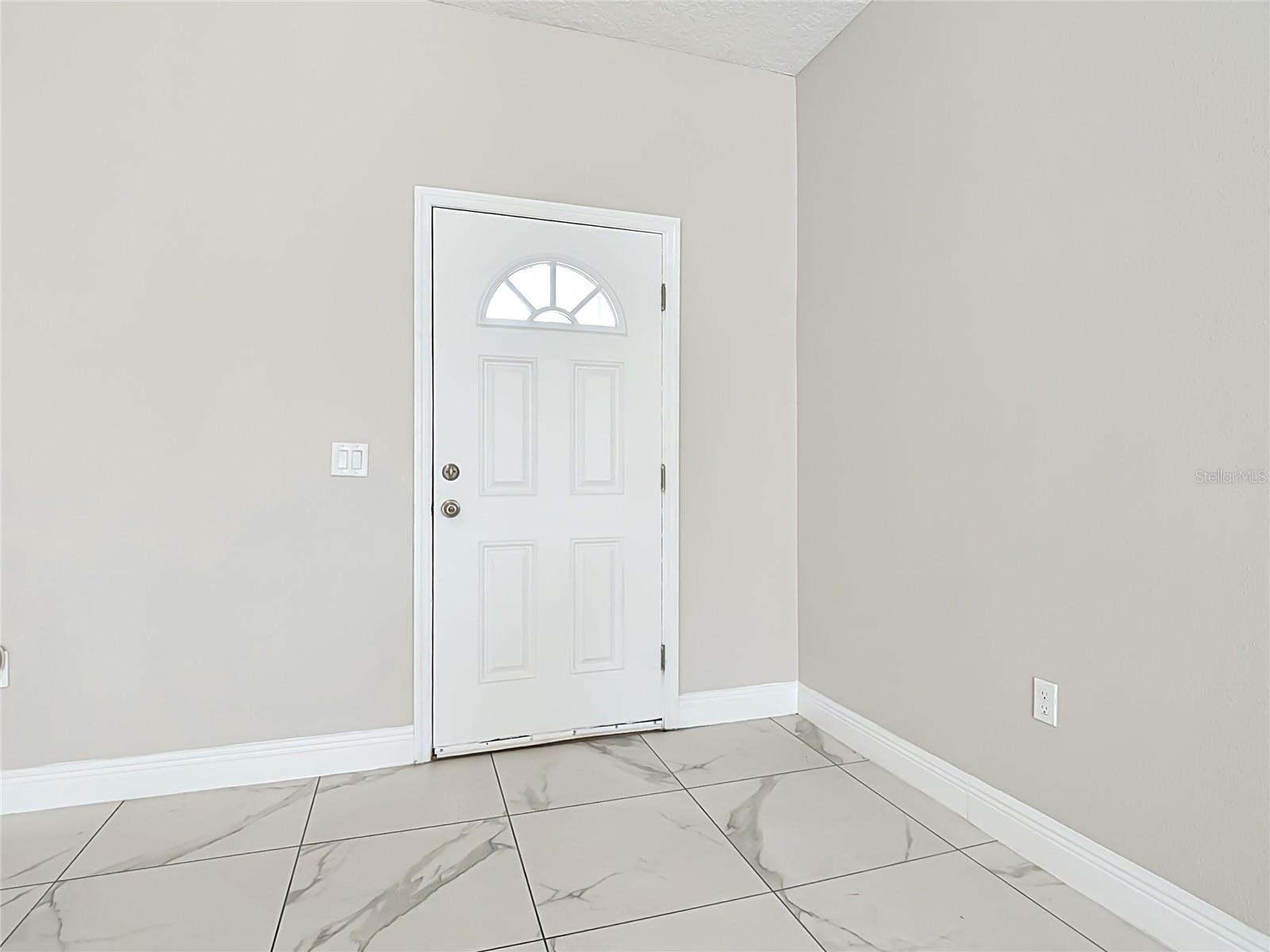 106 OAK CIR