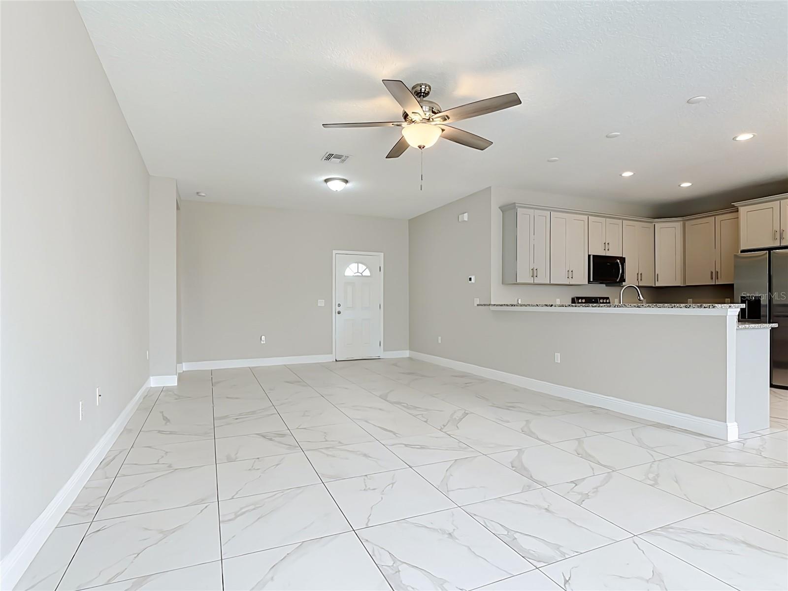 106 OAK CIR