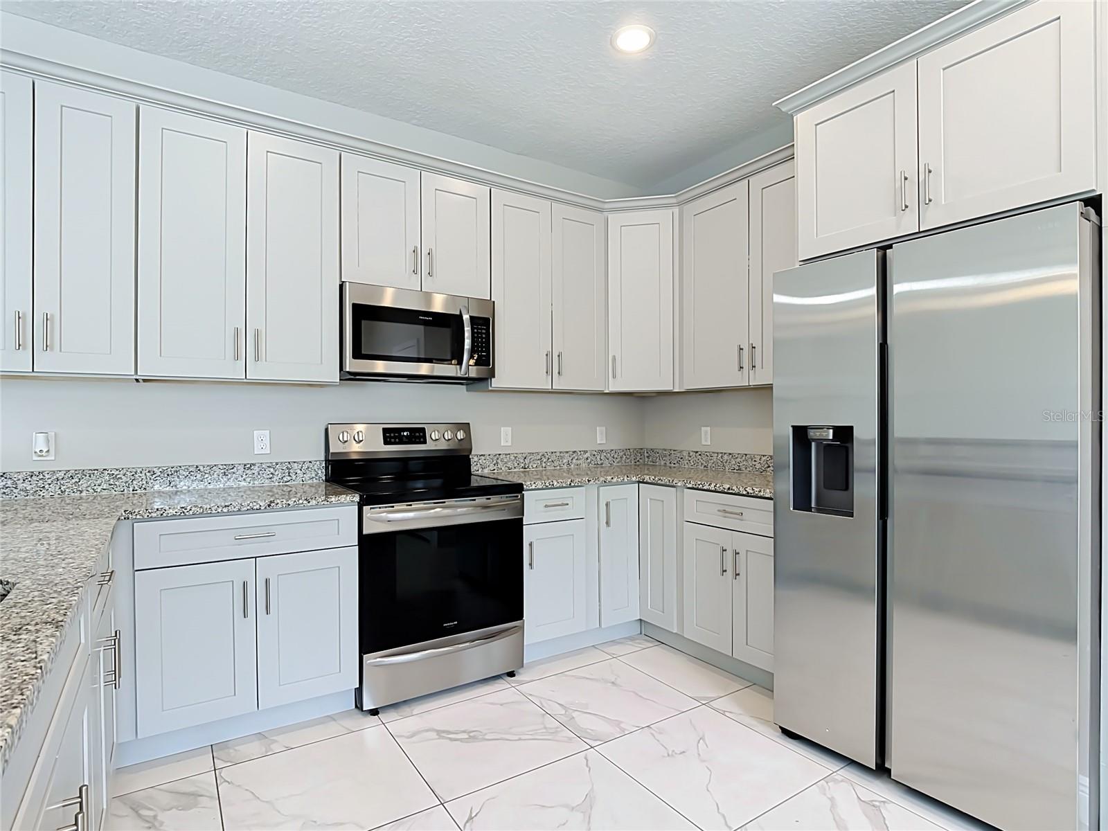 106 OAK CIR