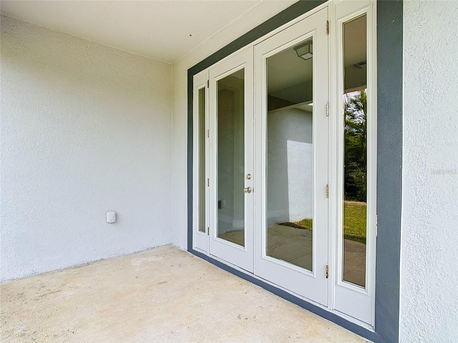 106 OAK CIR