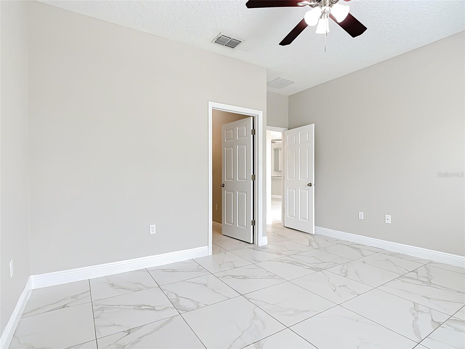 106 OAK CIR