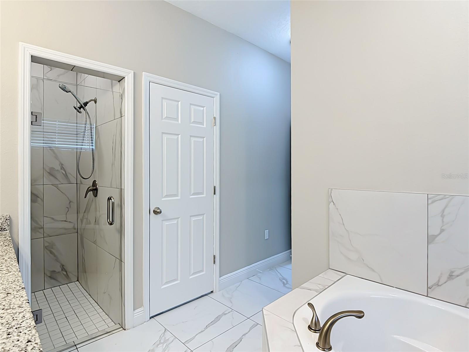 106 OAK CIR
