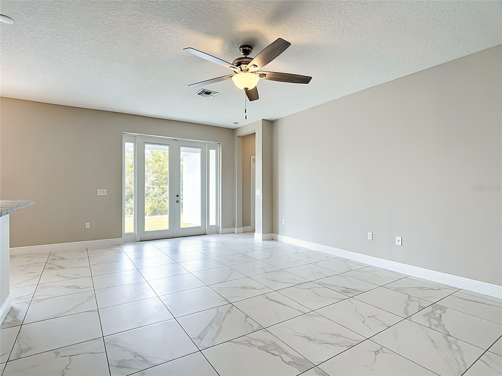 106 OAK CIR
