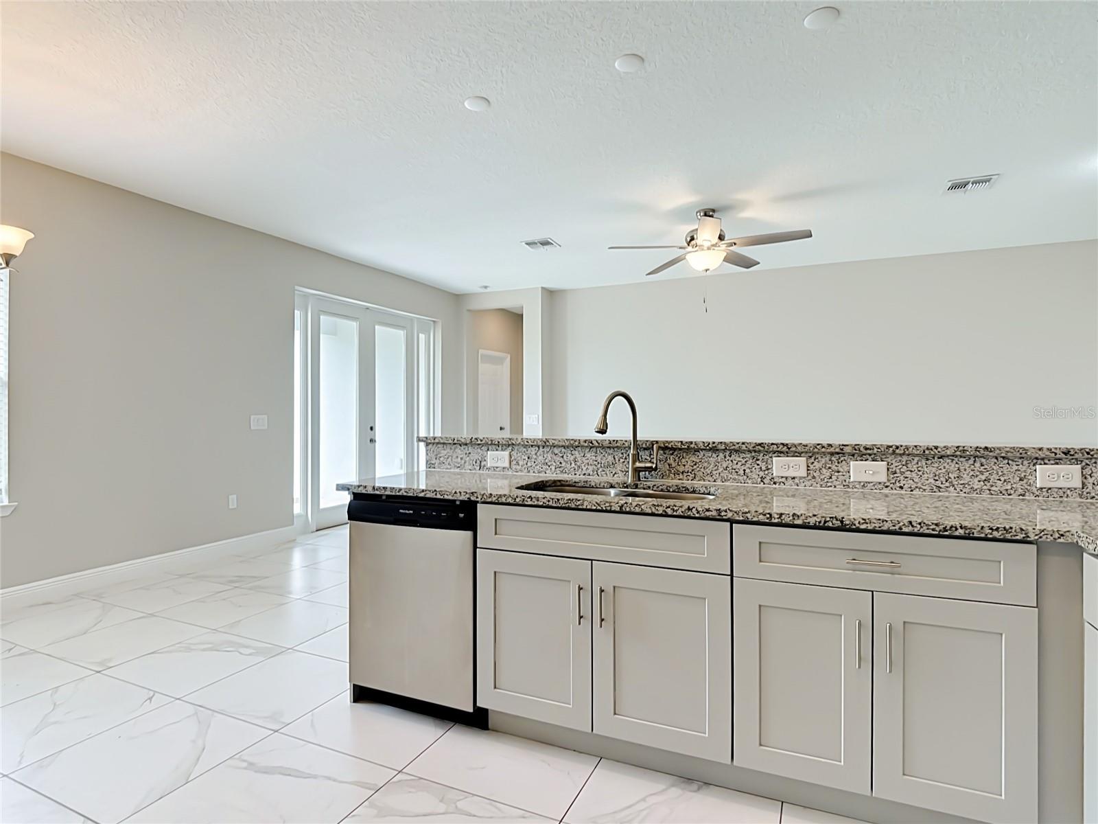 106 OAK CIR