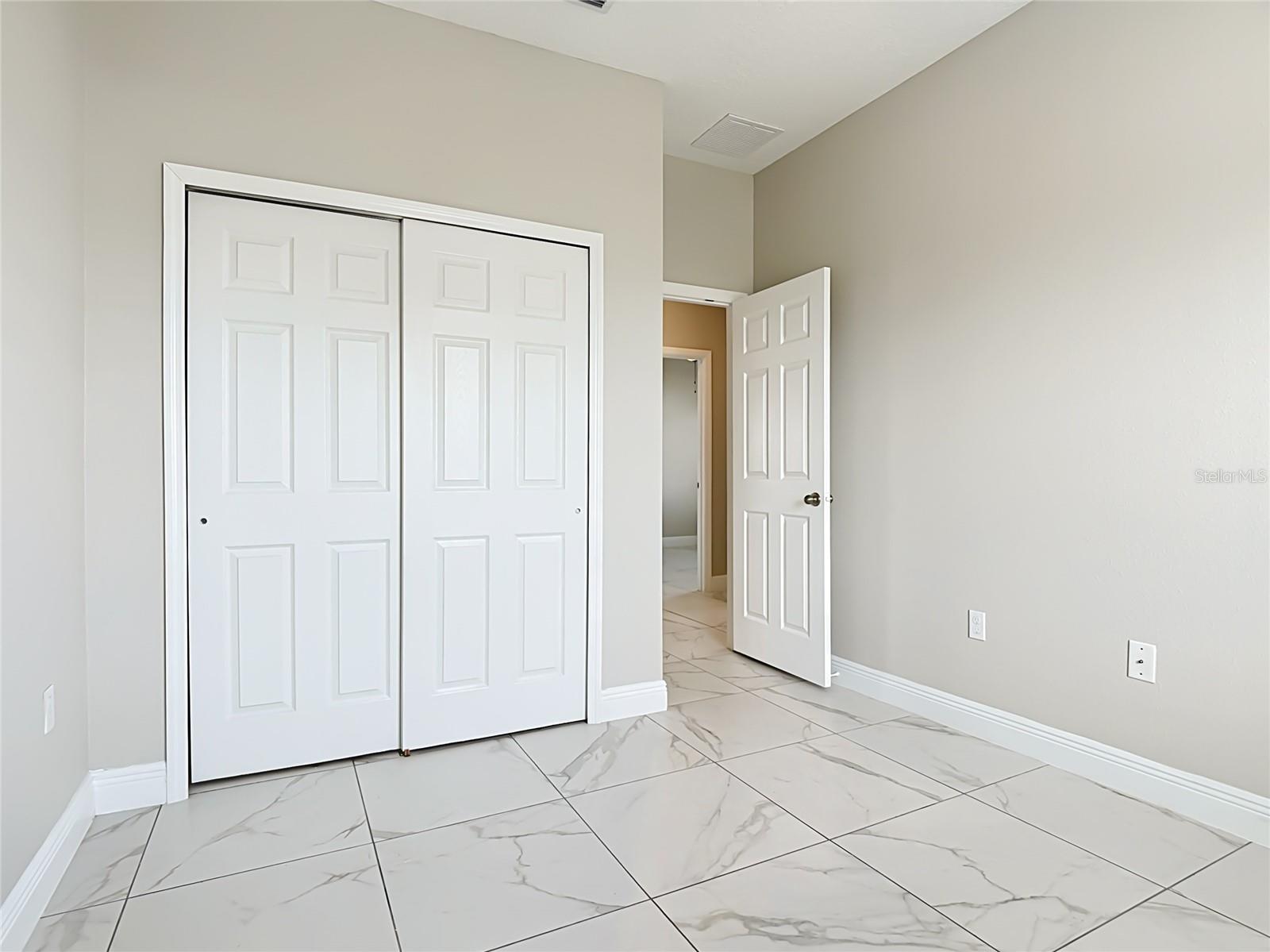 106 OAK CIR