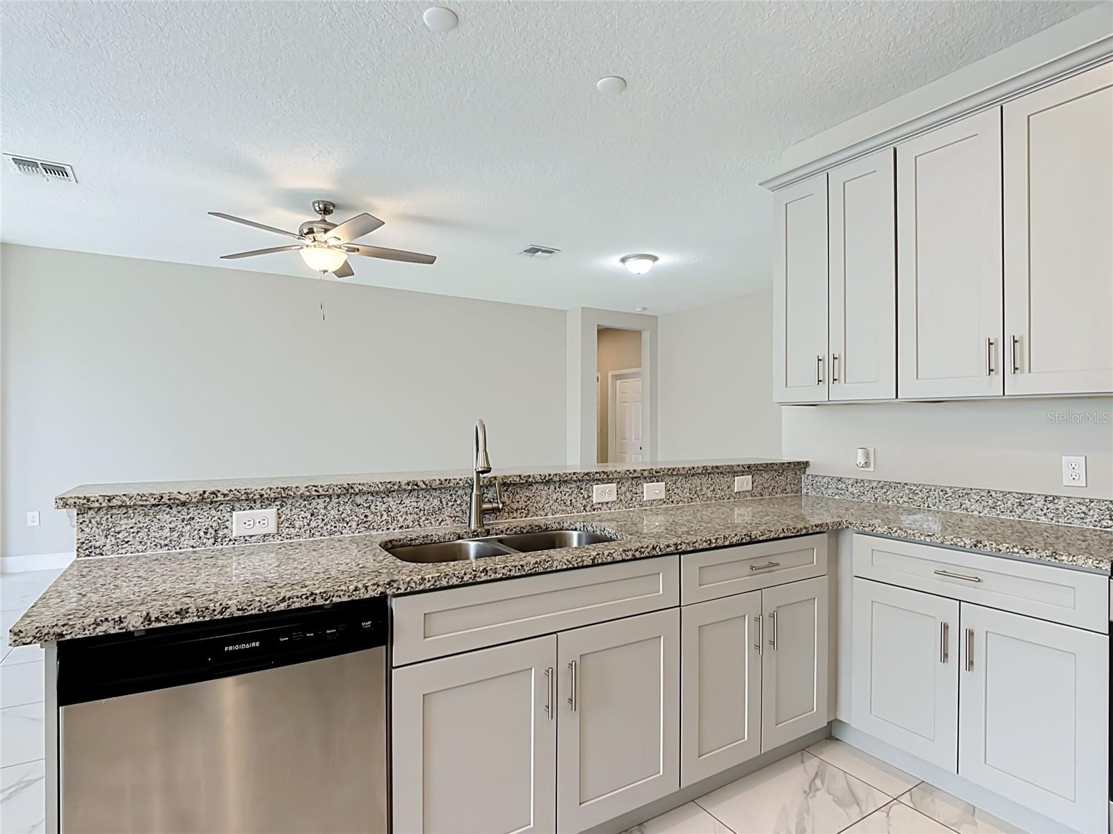 106 OAK CIR