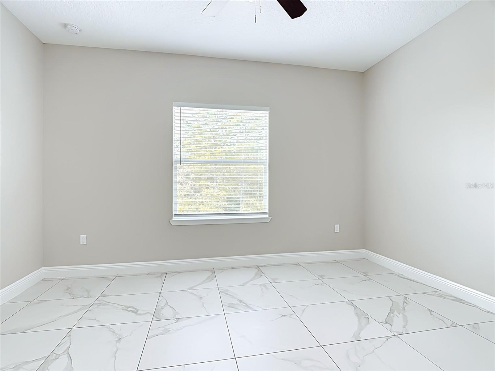106 OAK CIR