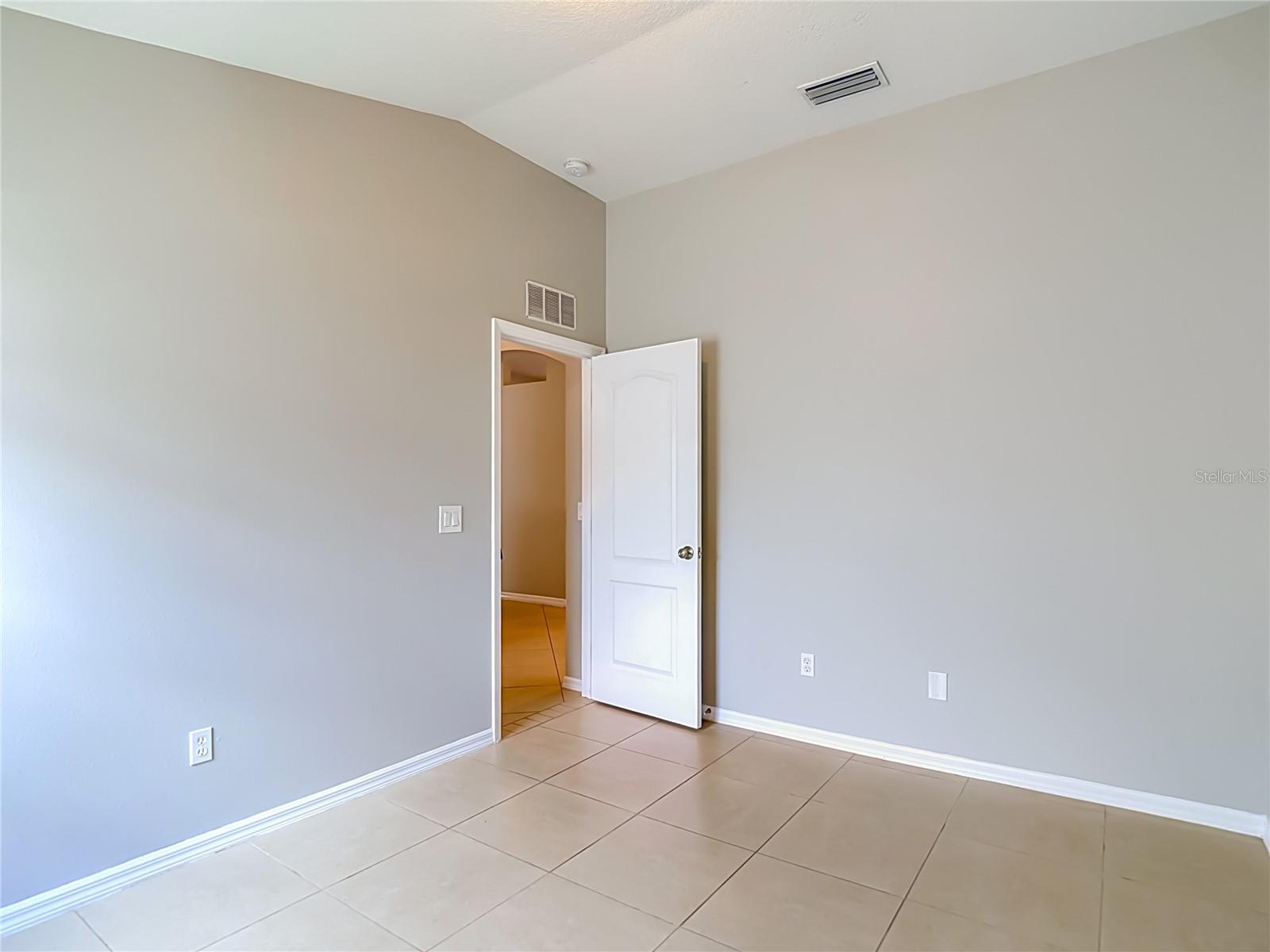 805 LESA GLEN PL