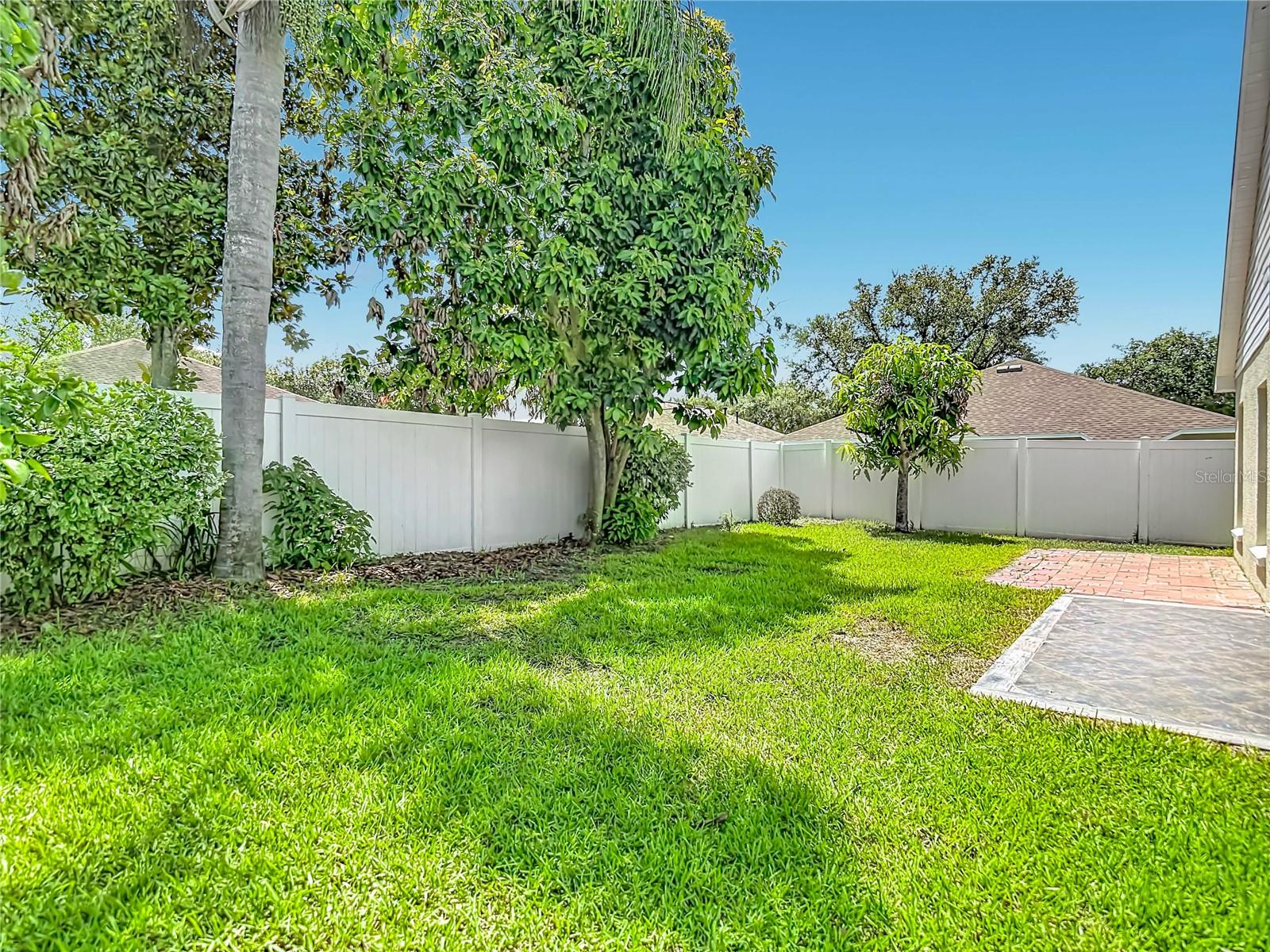 805 LESA GLEN PL