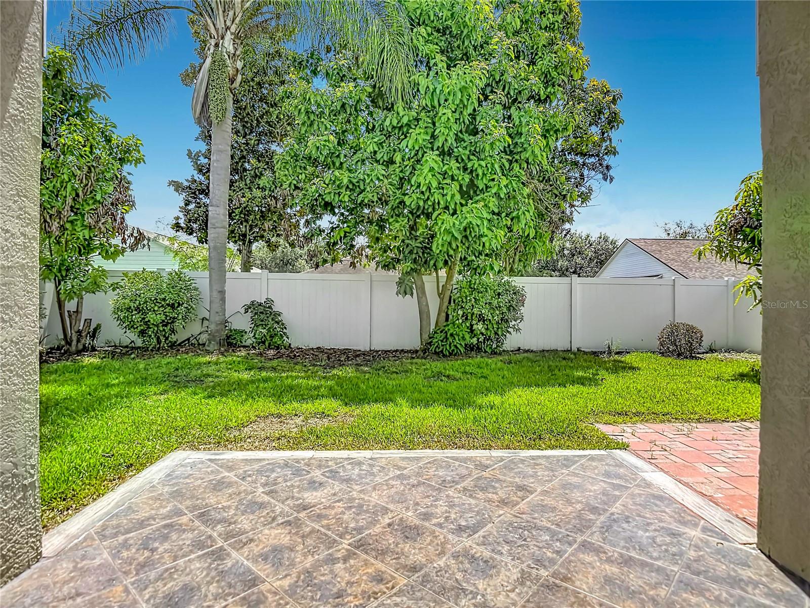 805 LESA GLEN PL