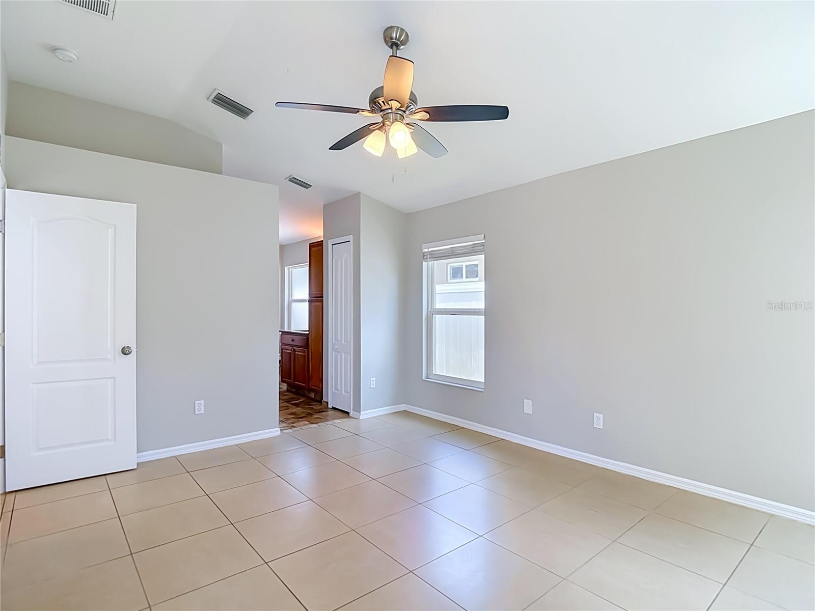 805 LESA GLEN PL