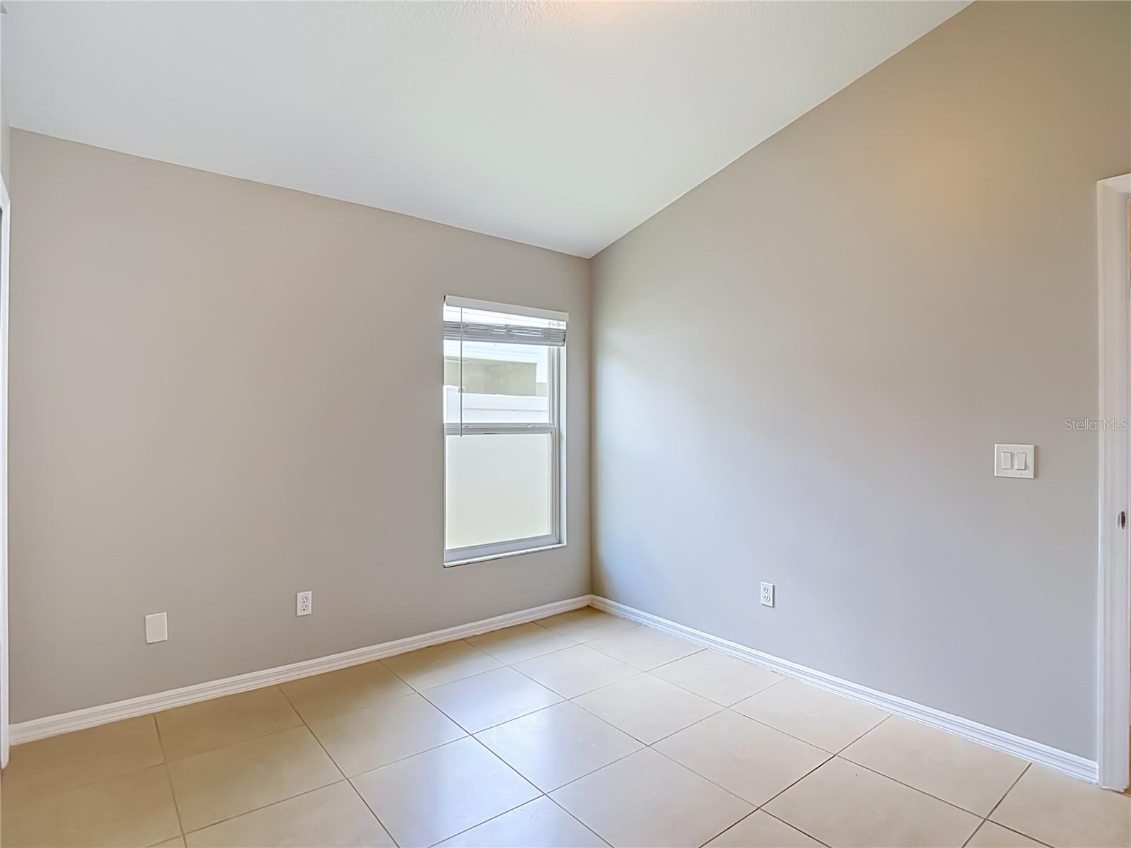 805 LESA GLEN PL