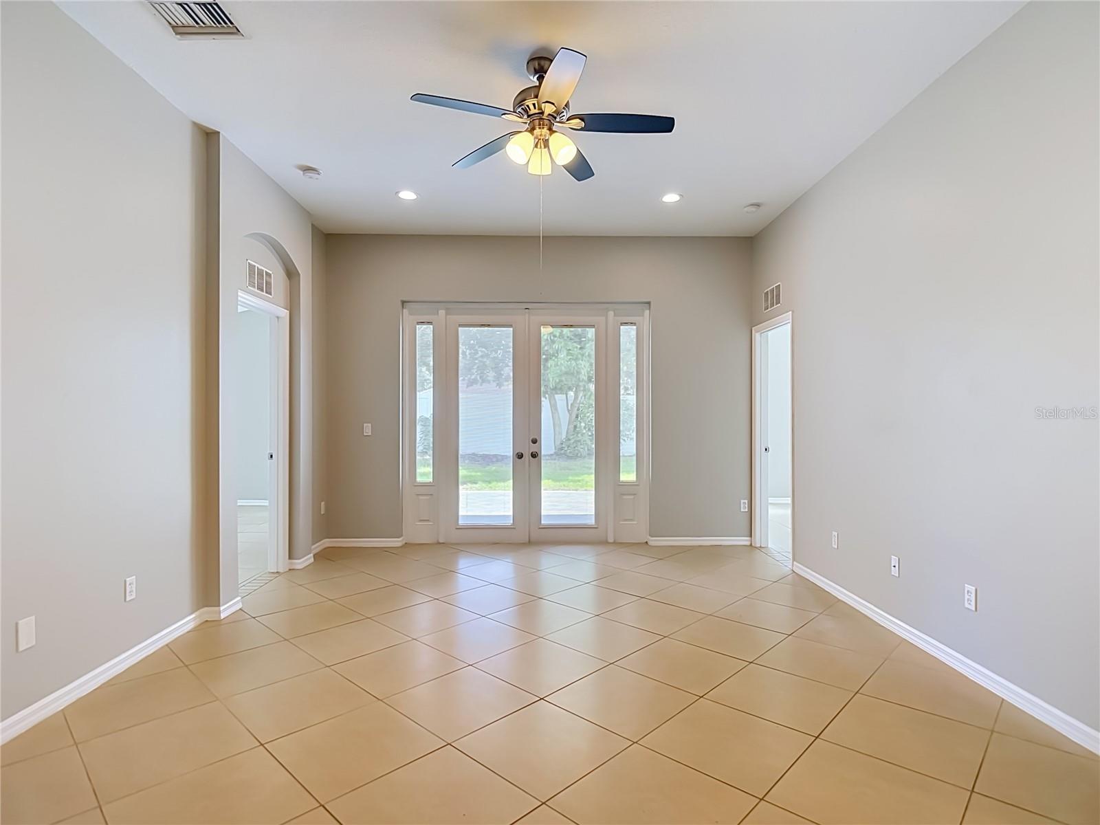 805 LESA GLEN PL