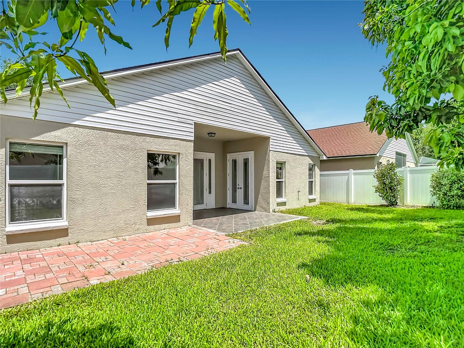 805 LESA GLEN PL