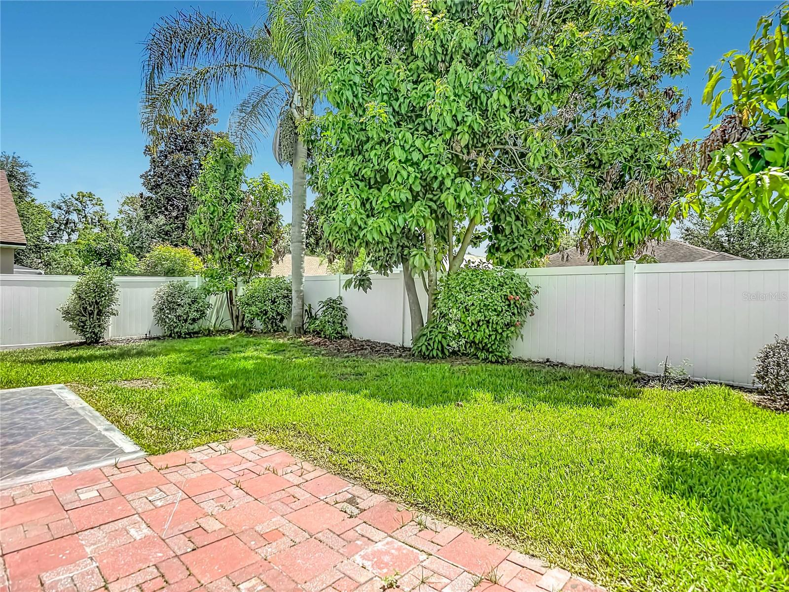 805 LESA GLEN PL
