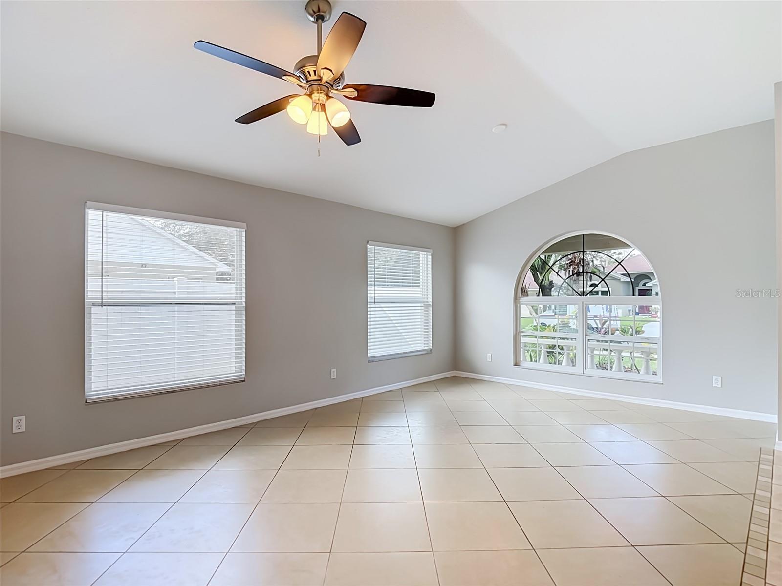 805 LESA GLEN PL