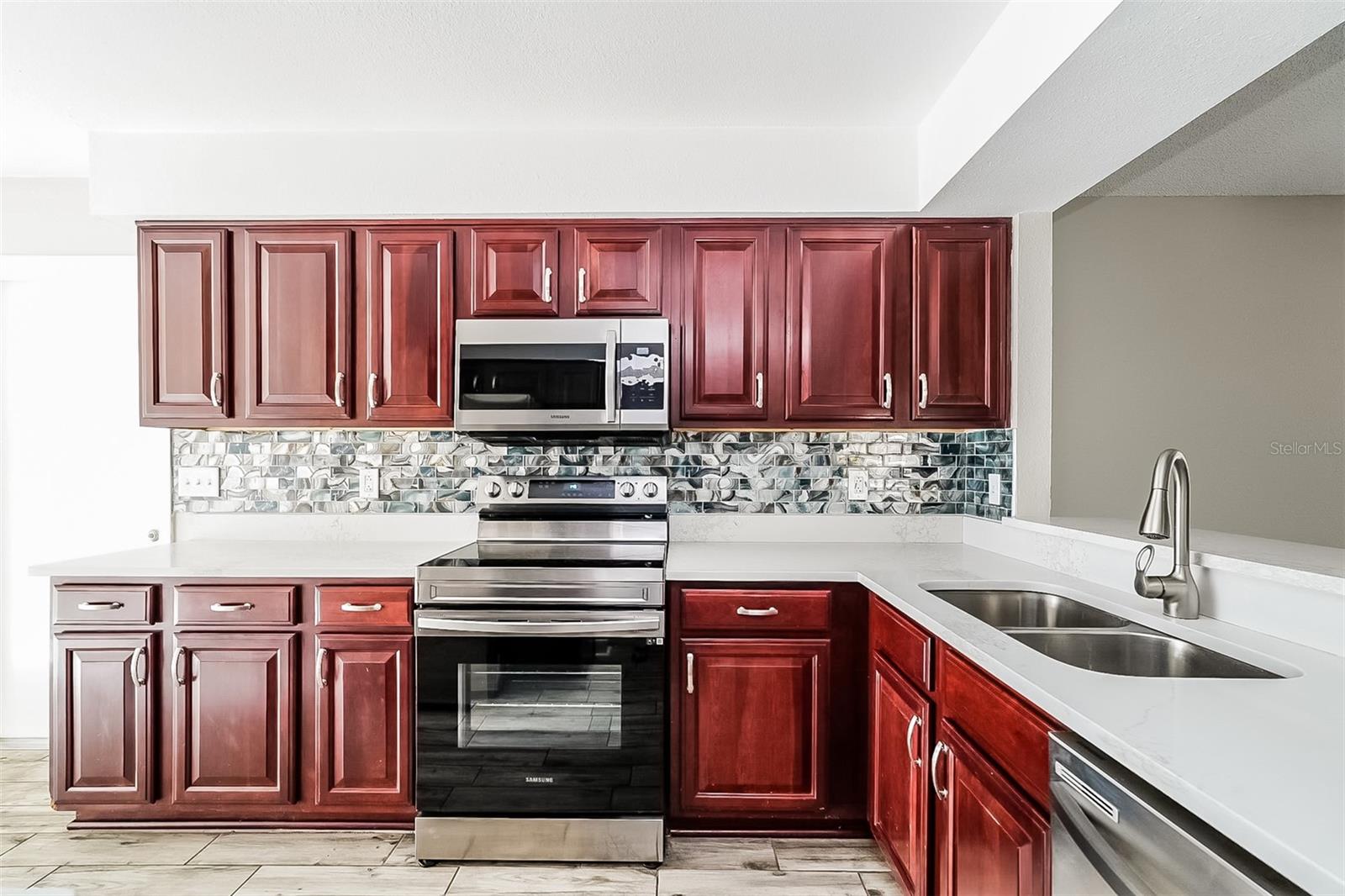1019 RIDGEFIELD DR