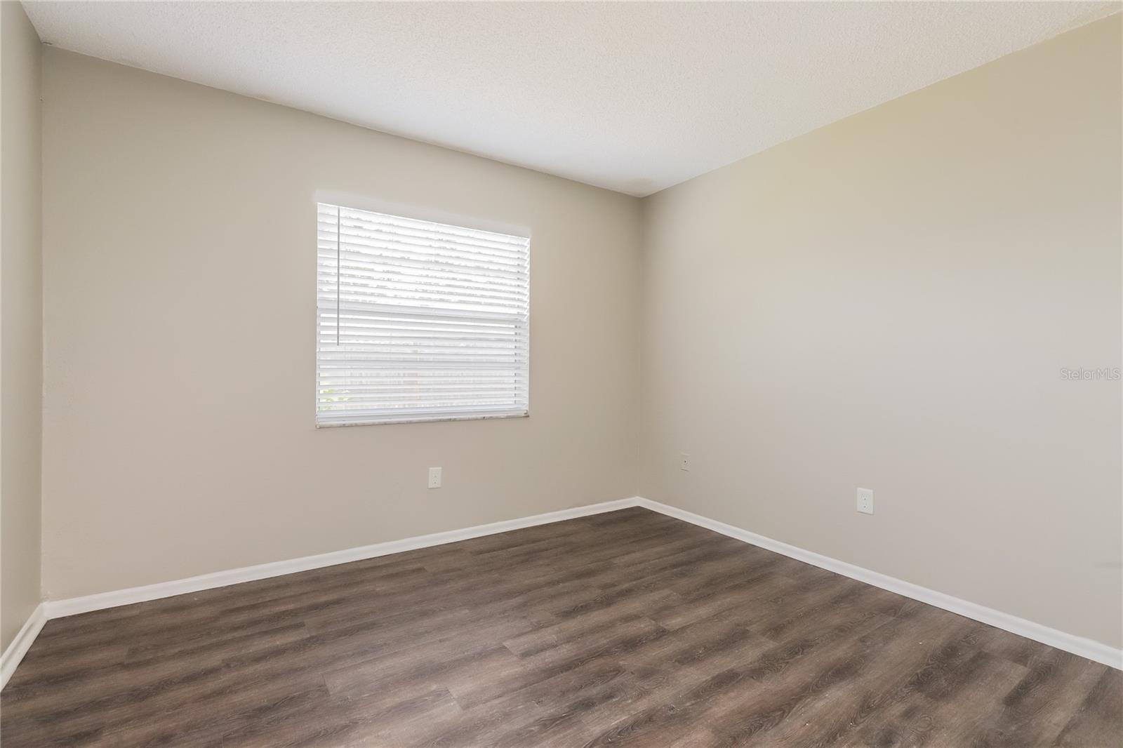 1002 PINEHAVEN CT