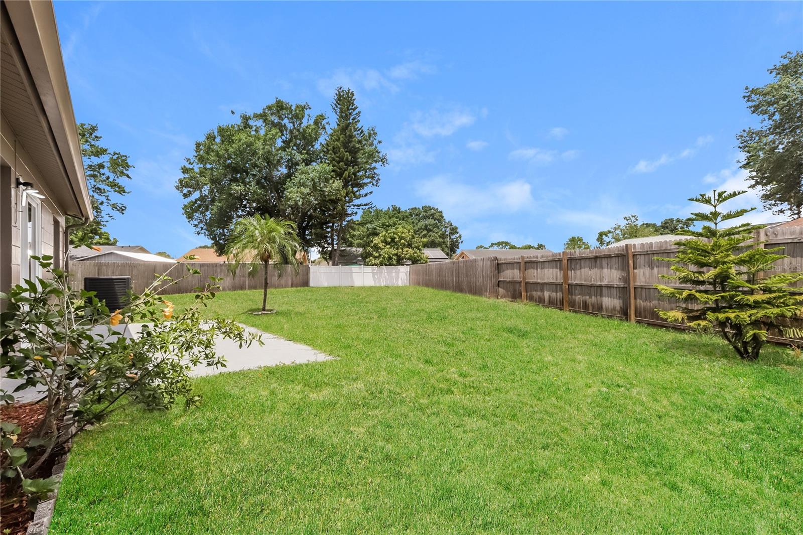 1002 PINEHAVEN CT