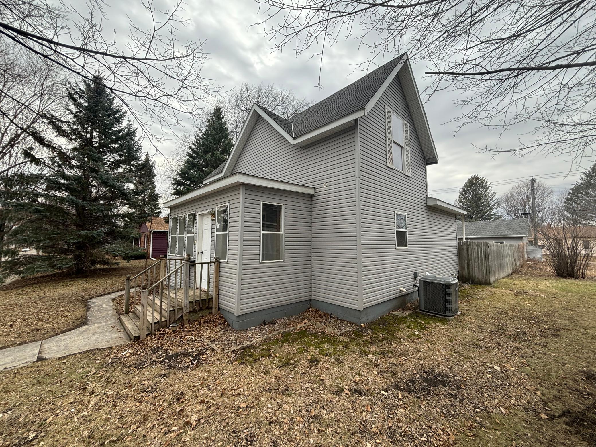 811 N 4th Street