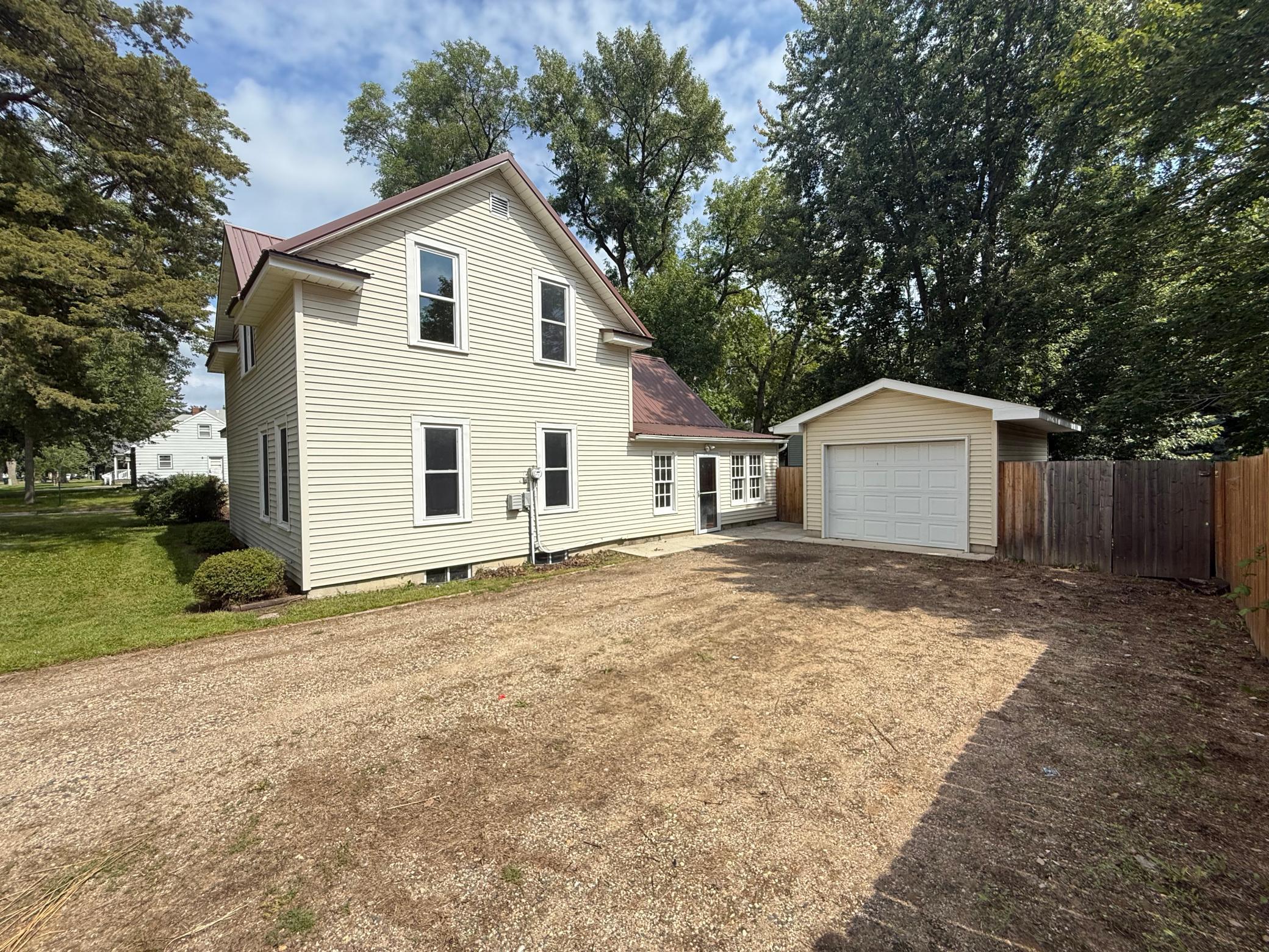502 E 2nd Street