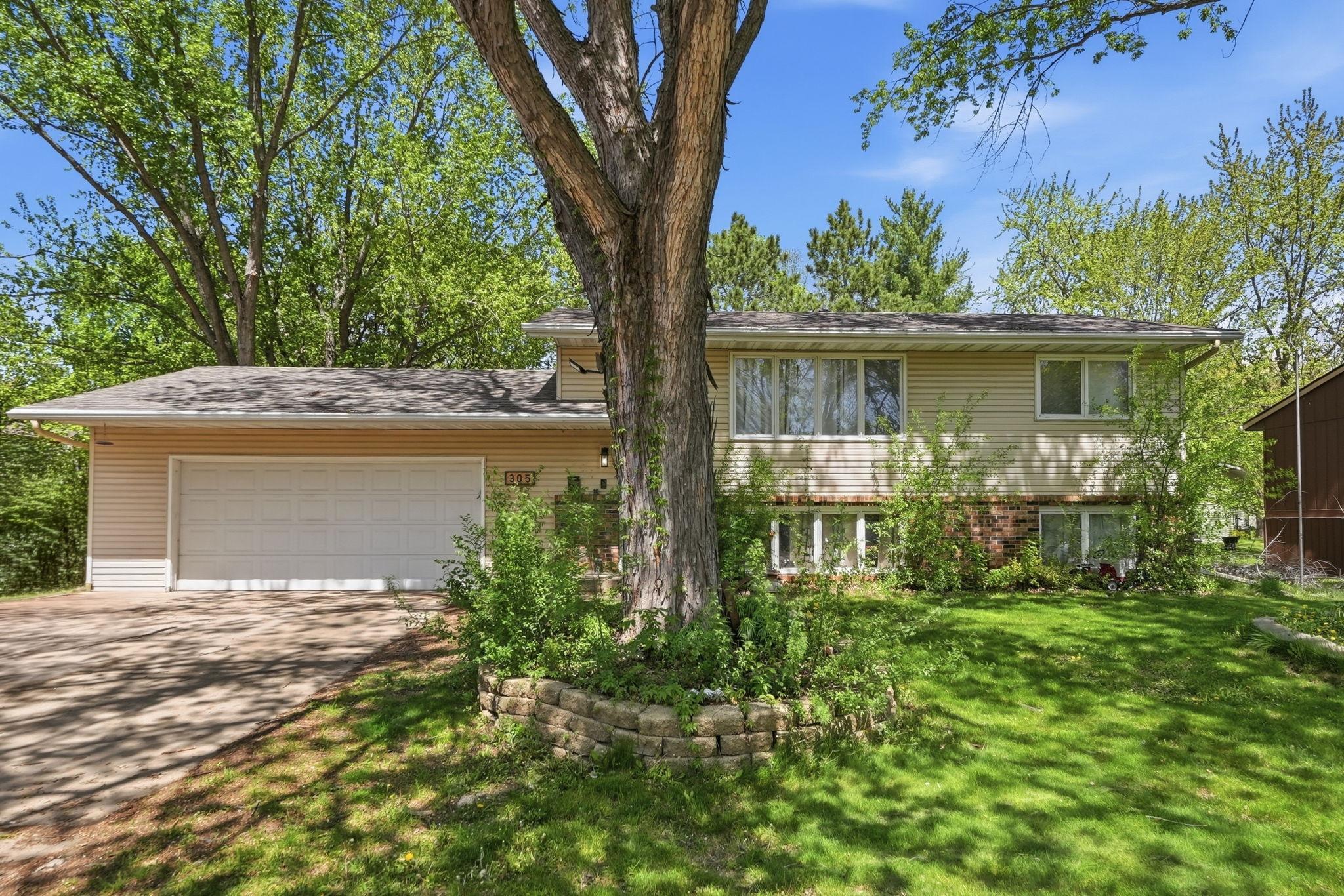 305 8th Street N