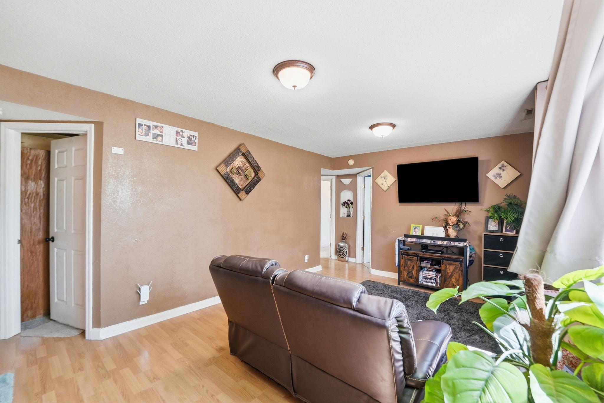 305 8th Street N
