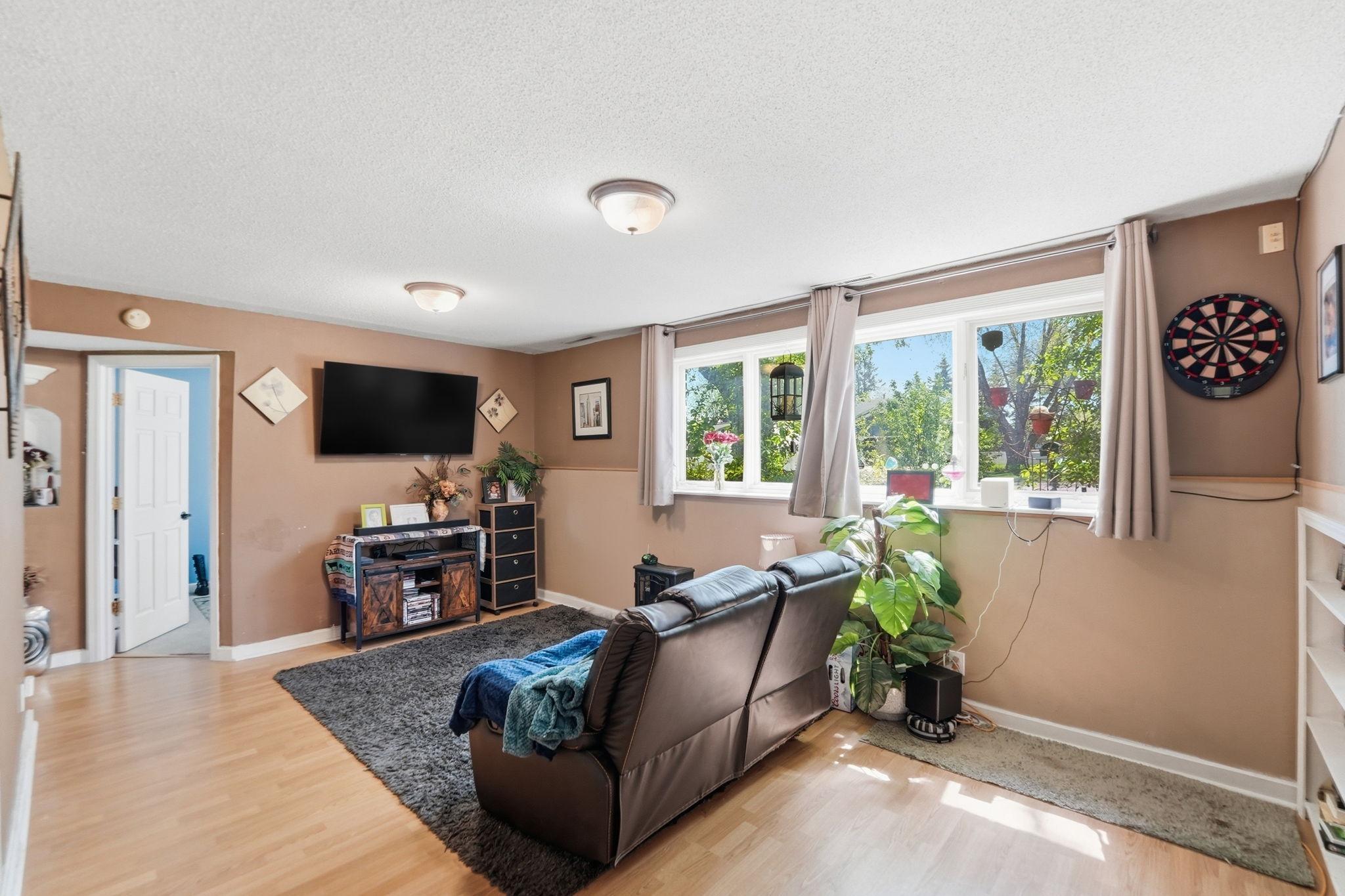 305 8th Street N