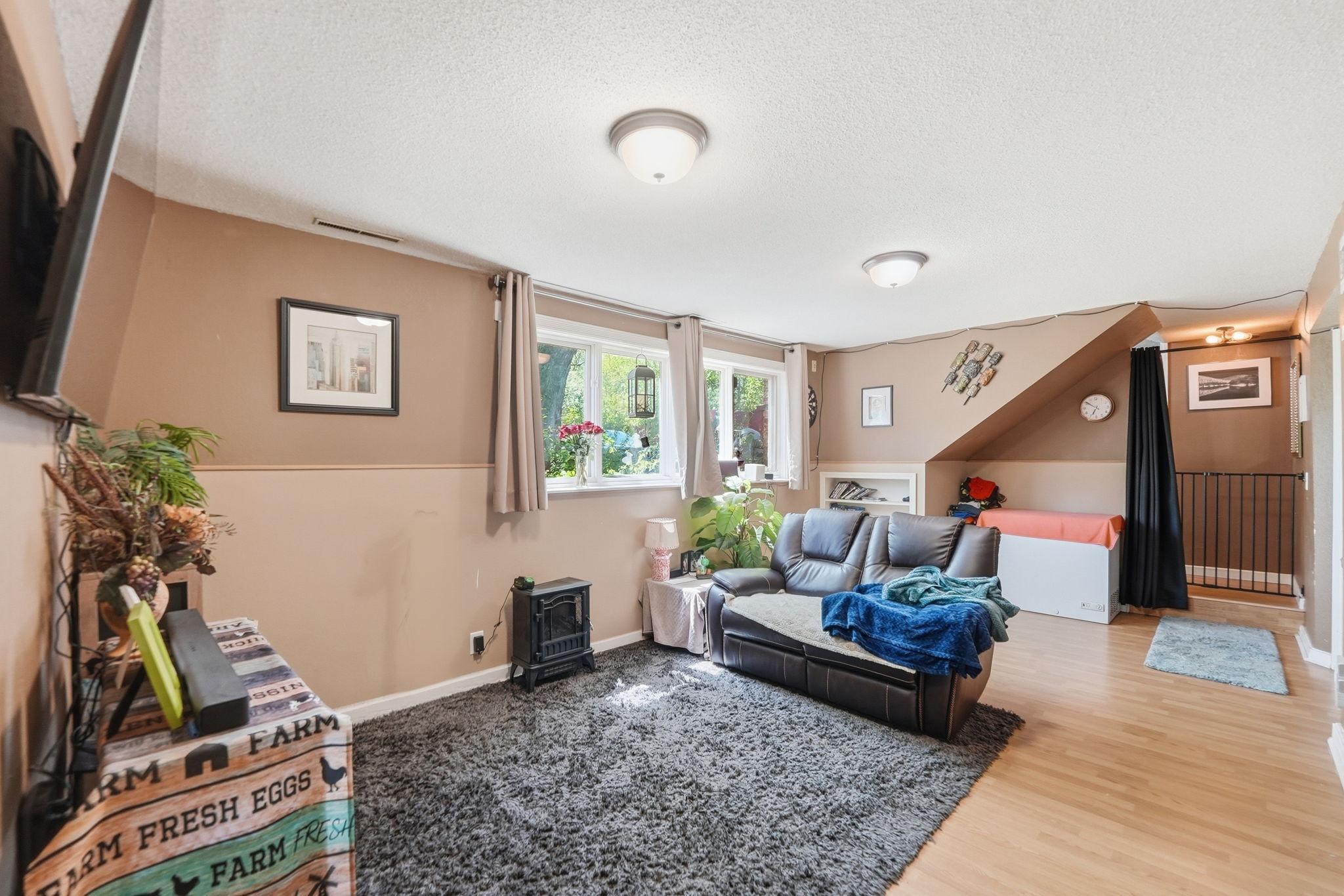 305 8th Street N