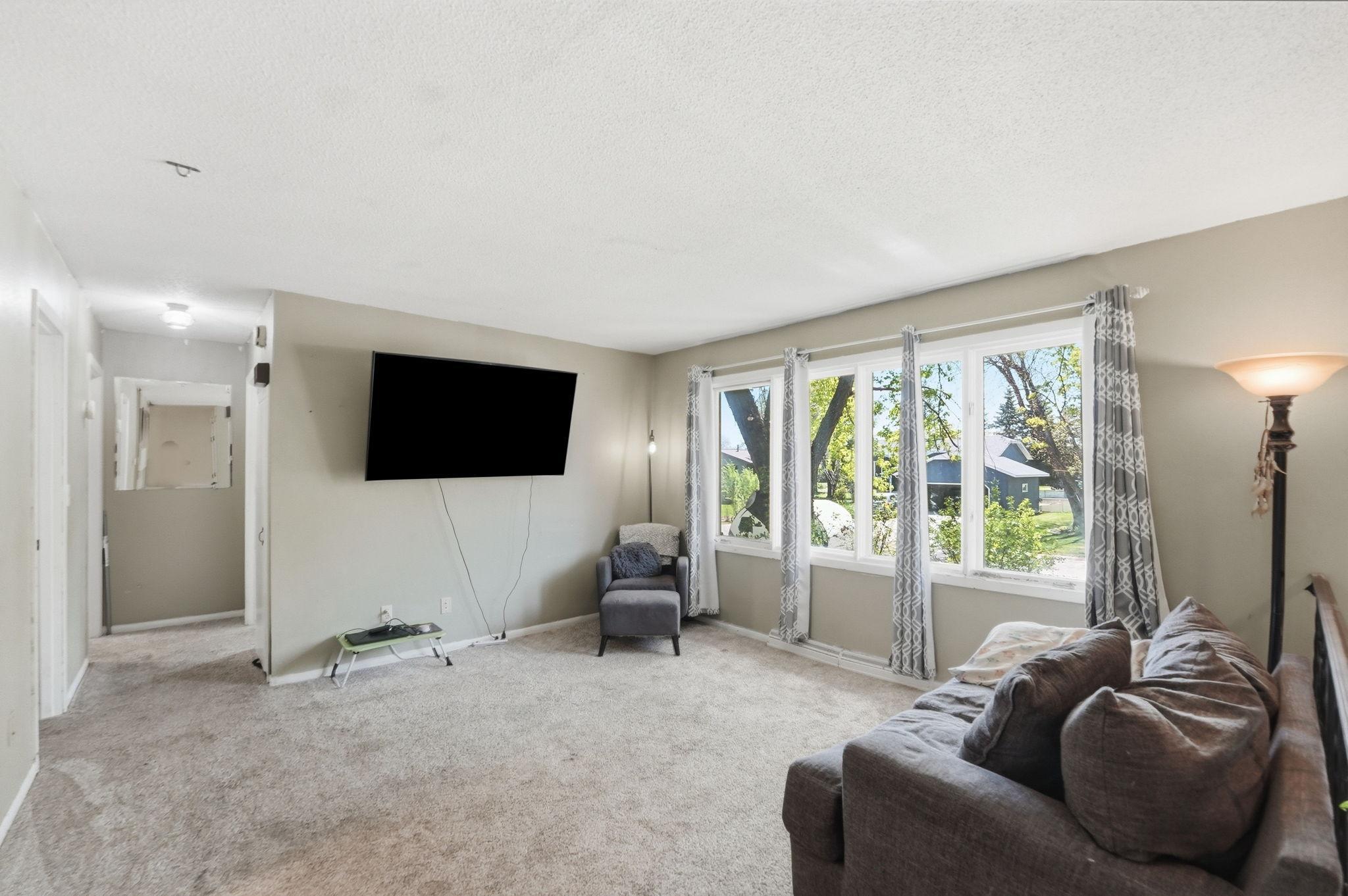 305 8th Street N