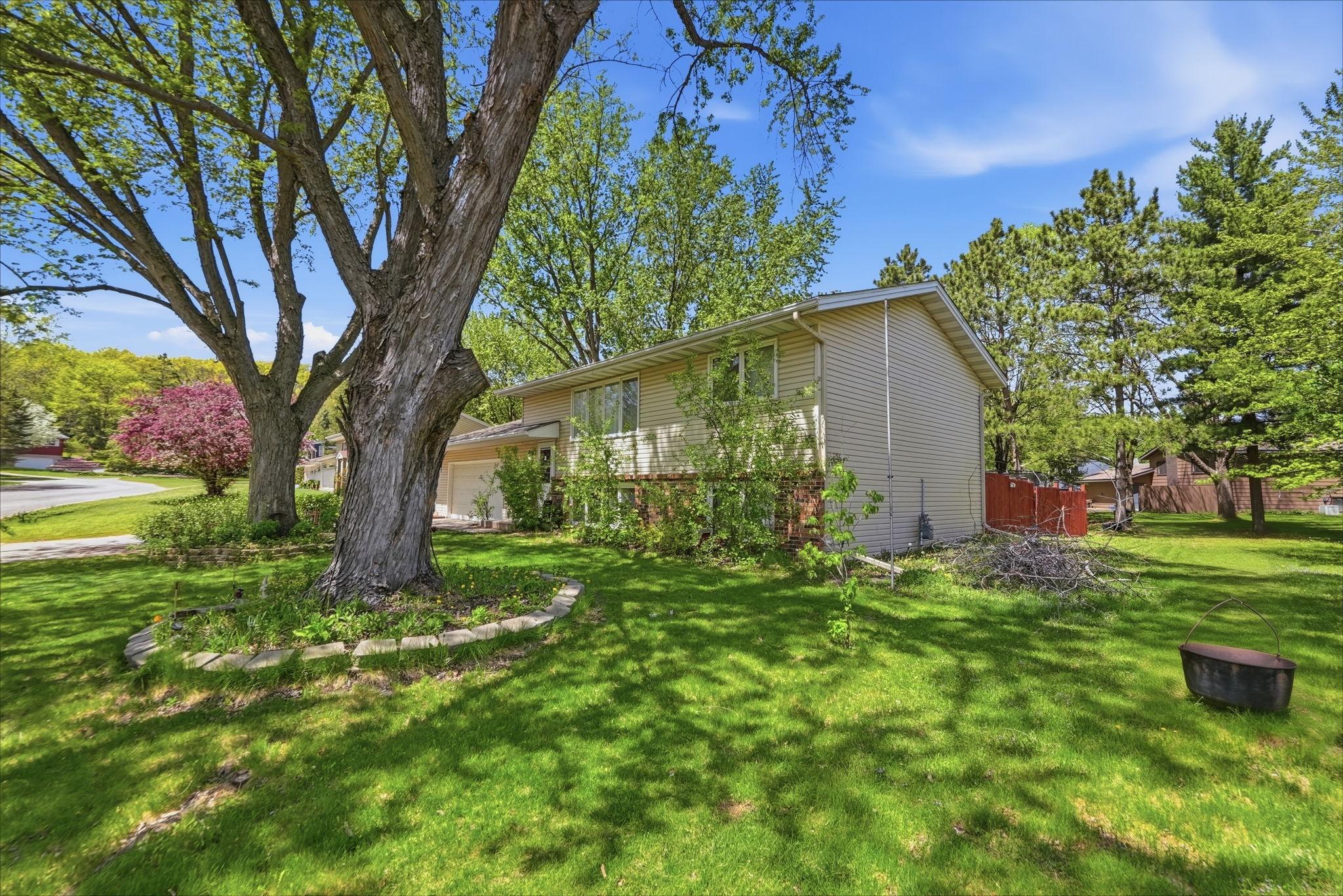 305 8th Street N