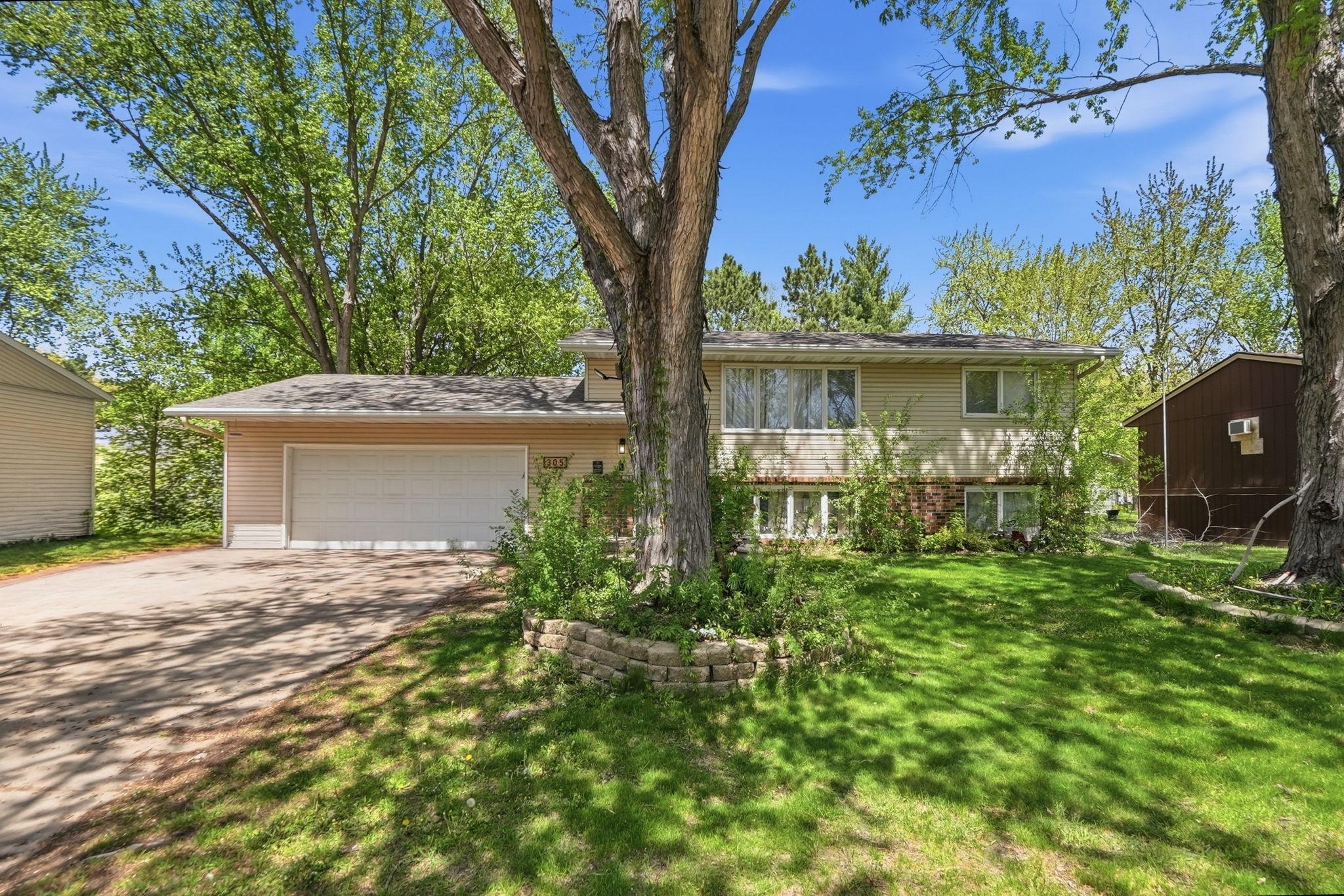 305 8th Street N