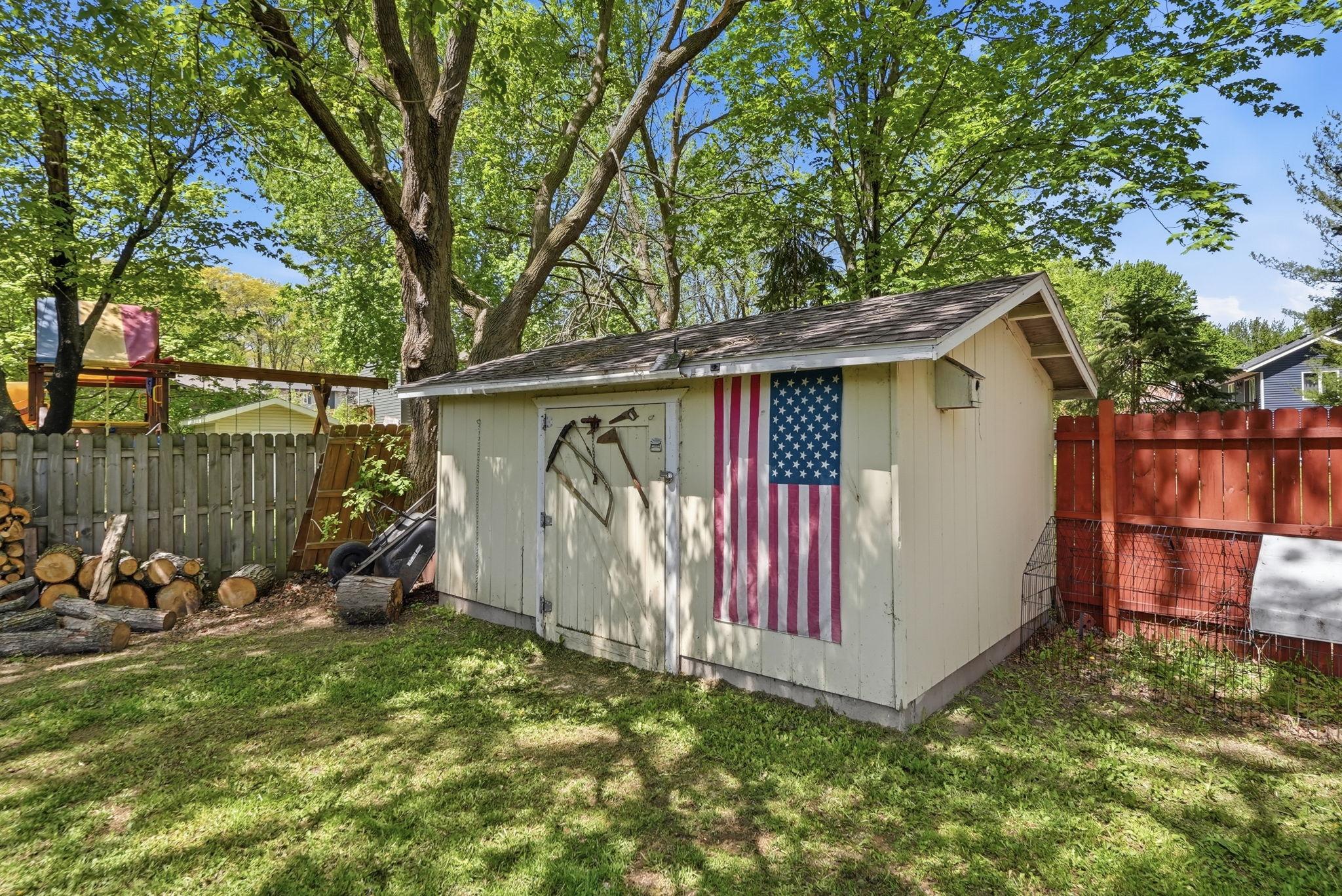 305 8th Street N