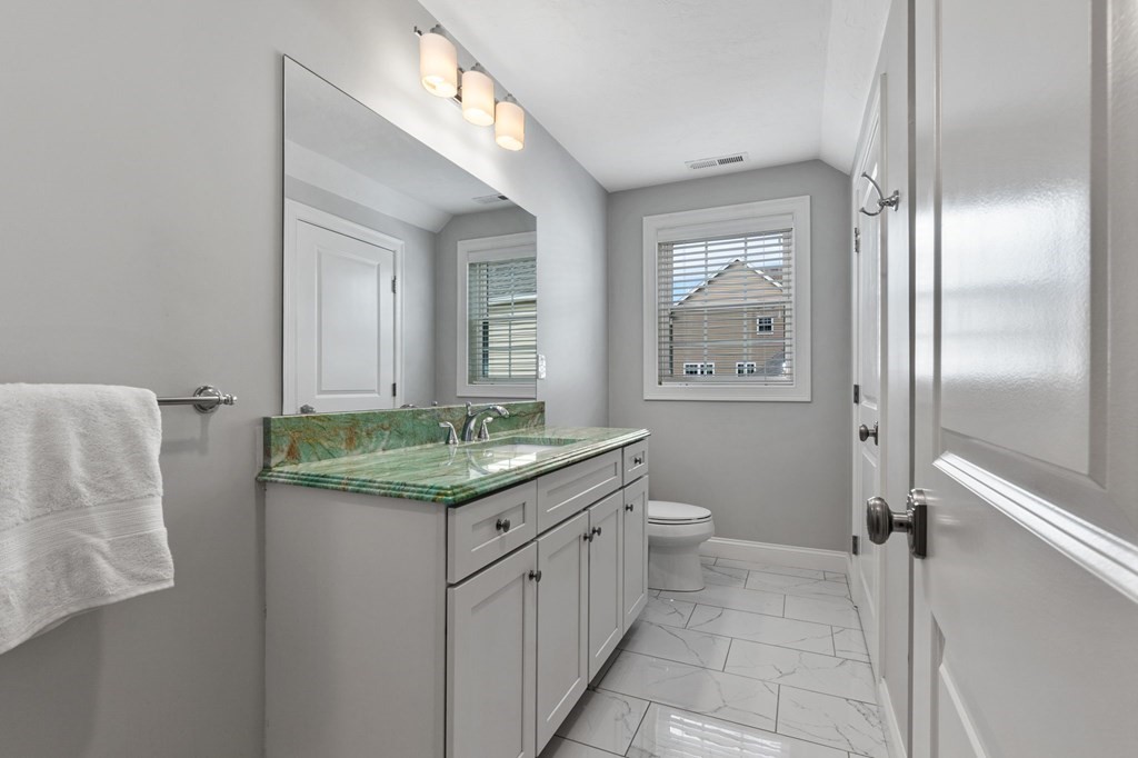 2 Poplar Hill Circle