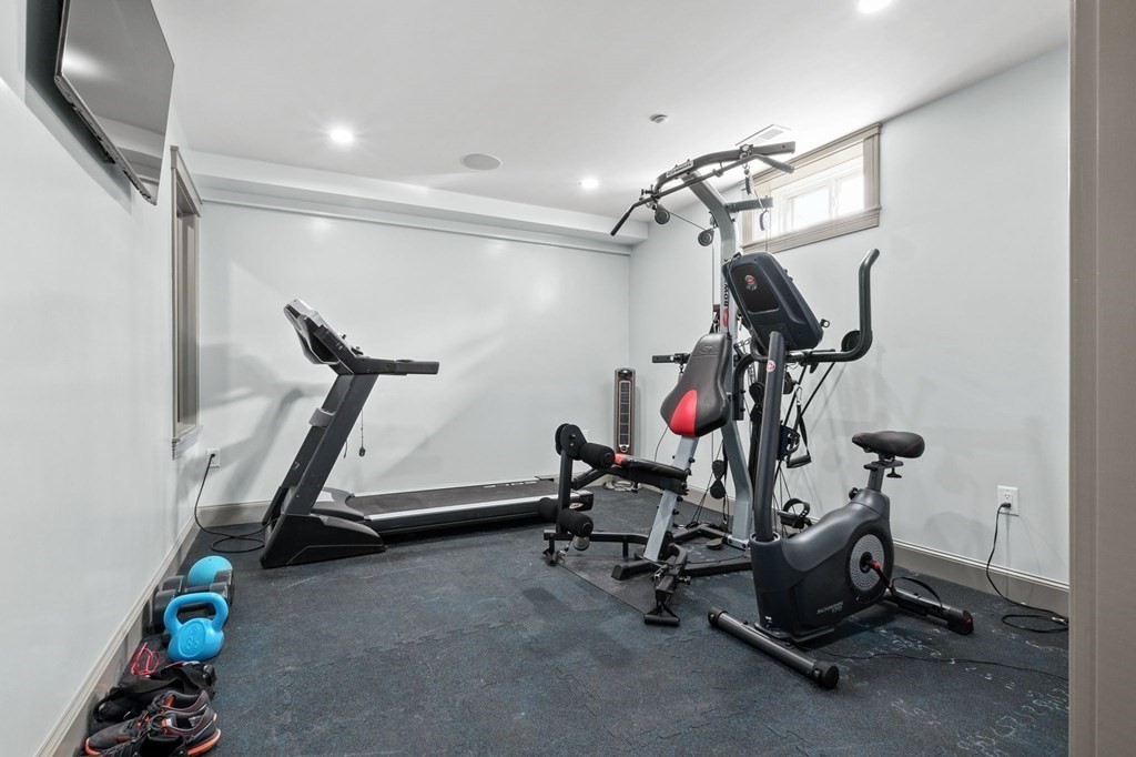 2 Poplar Hill Circle