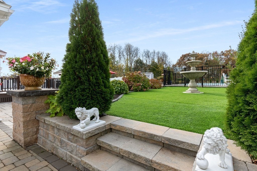 2 Poplar Hill Circle