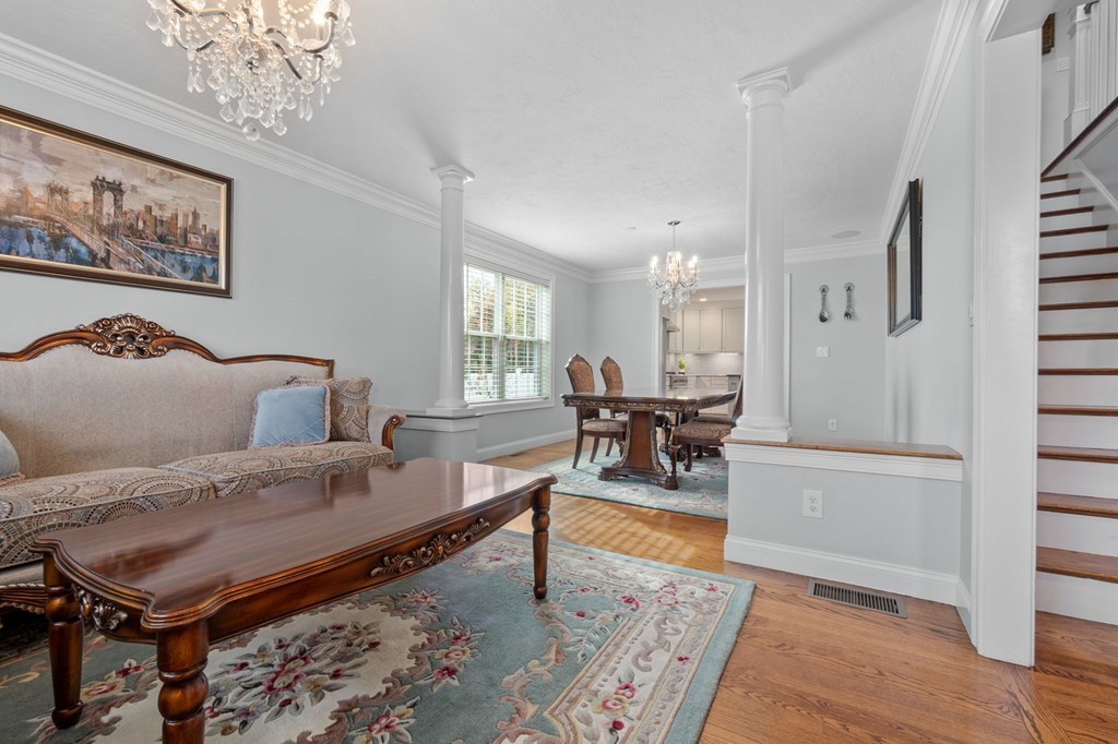 2 Poplar Hill Circle