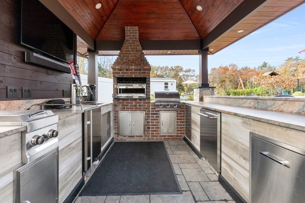 2 Poplar Hill Circle