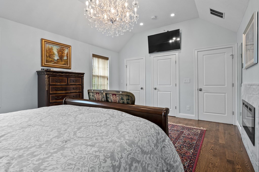 2 Poplar Hill Circle