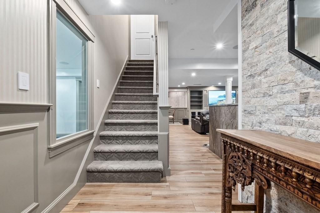 2 Poplar Hill Circle