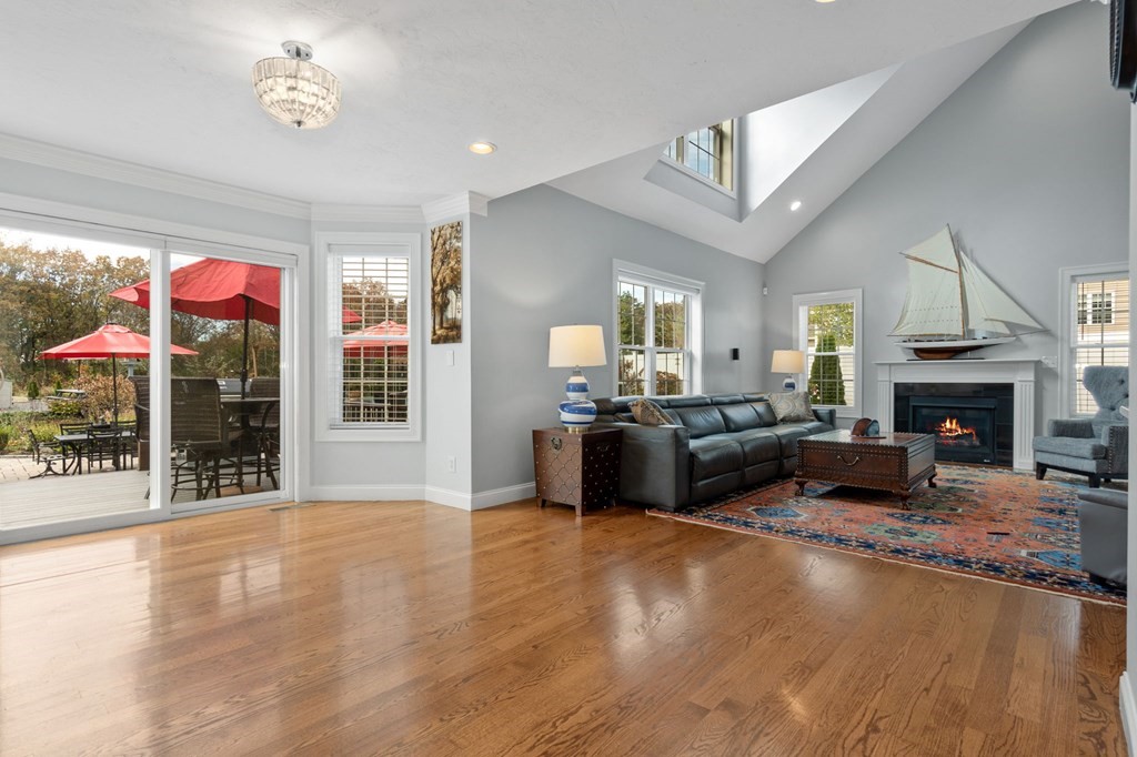 2 Poplar Hill Circle