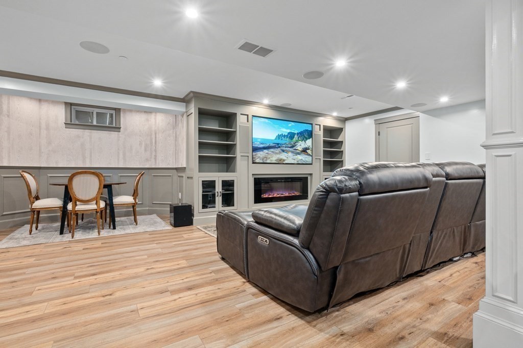 2 Poplar Hill Circle